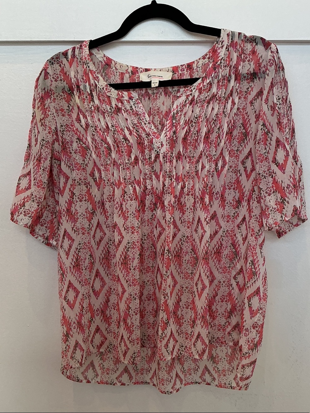 Two by Vince Camuto Pink and White Geometric Short-Sleeve Blouse